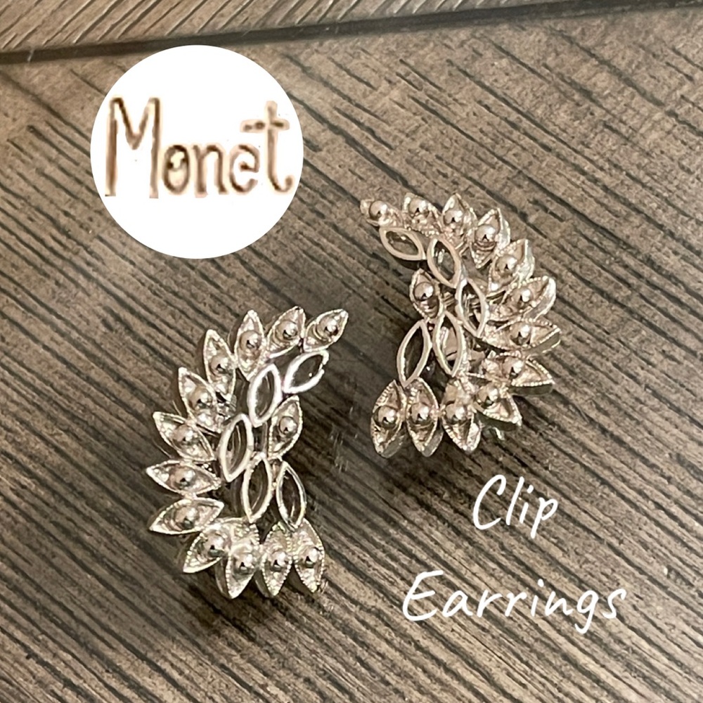 Vintage Monet Elegant Silver-tone Leaf Clip Earrings